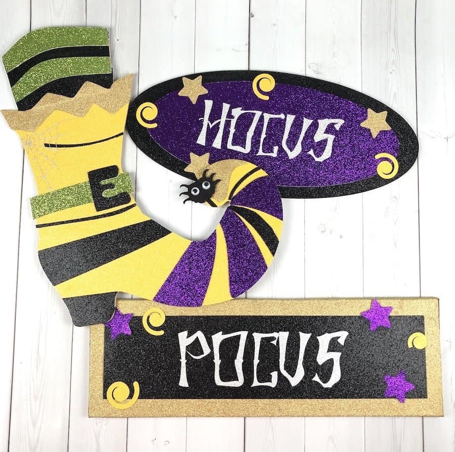 A Halloween craft sign that says Hocus Pocus.