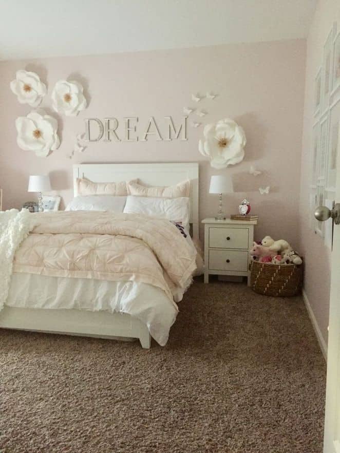 Bedroom decor with paper flowers. Crafts for teens.