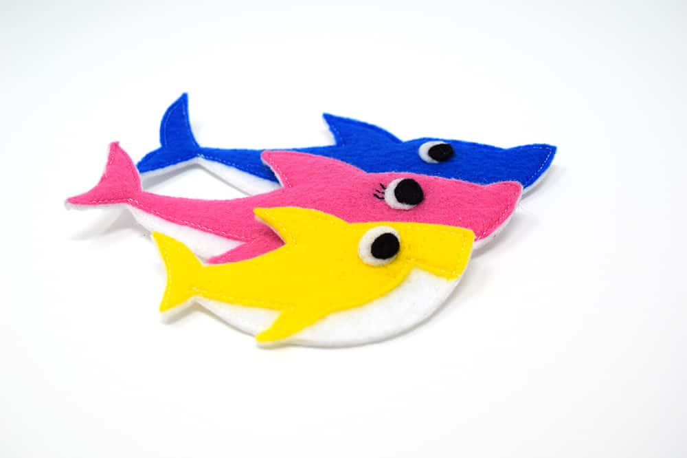 Baby-Shark-Finger-Puppet-Free-Pattern-and-Tutorial-12-Felt-With-Love-Designs