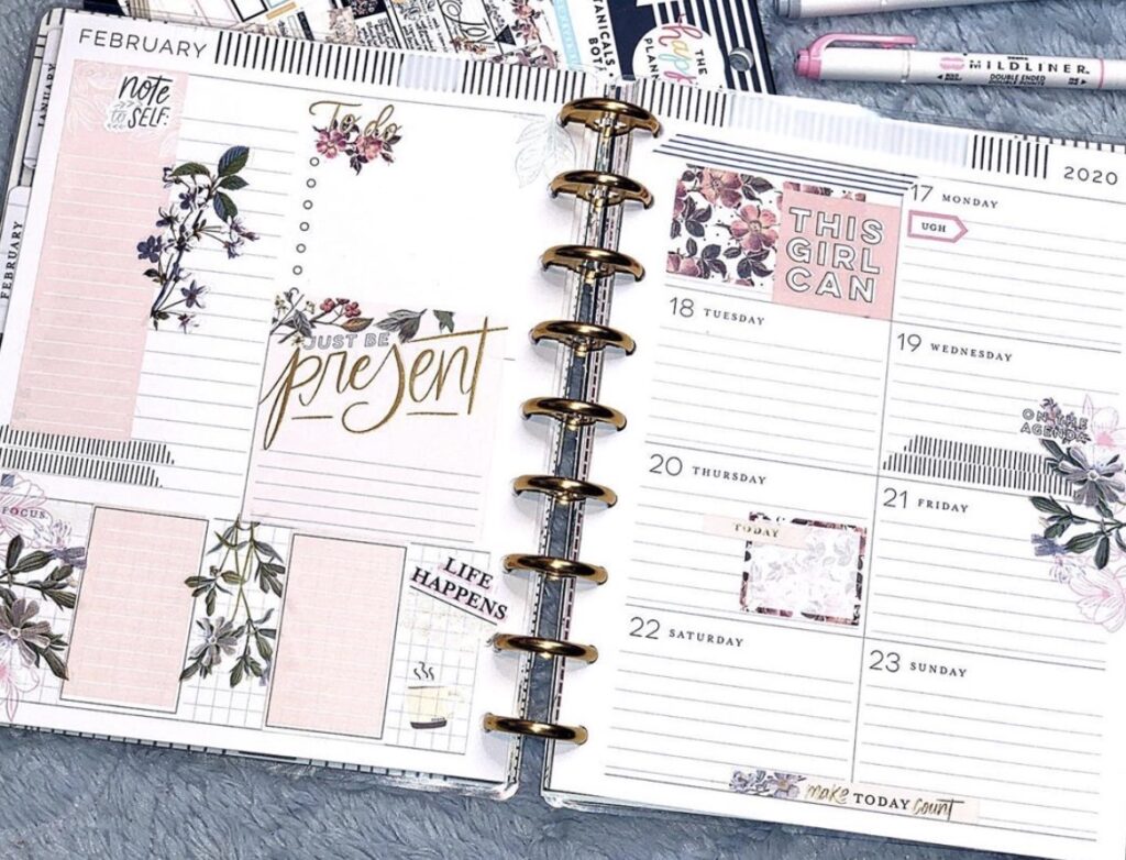 disc bound planner with room for weekly plans