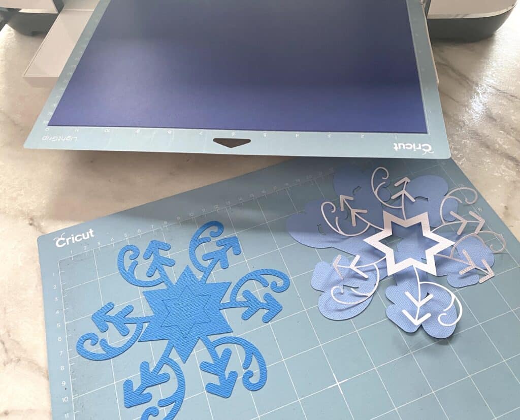 3d-layer-paper-snowflake-cricut-1